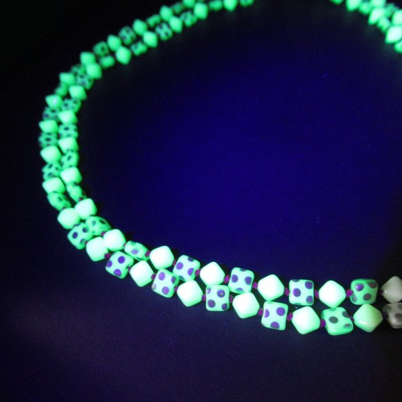 Hand knotted Uranium glass bead necklace - Picture 16 of 16
